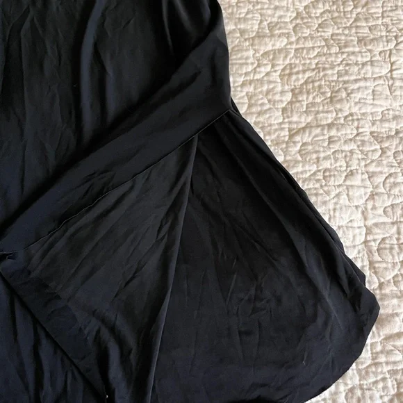 Onziie Yoga Top with Side Cutouts - Picture 2 of 5